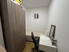 巴塞市中心西班牙广场附近房间出租